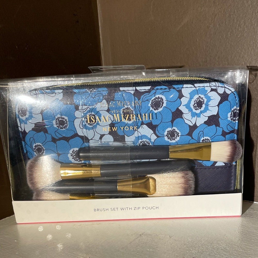 Isaac Mizrahi brush set with pouch
